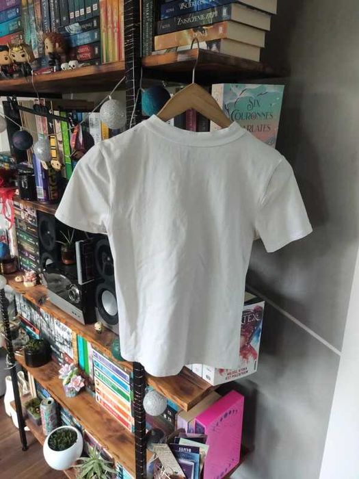 Biała bluzka z naszywką