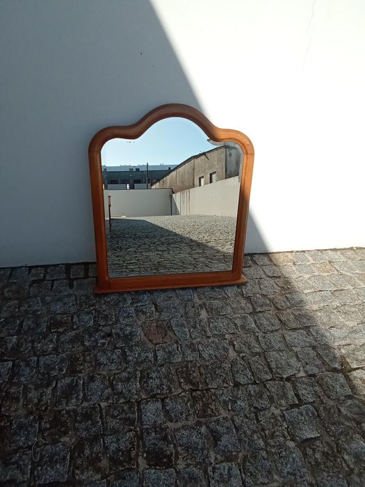Espelho antigo em madeira
