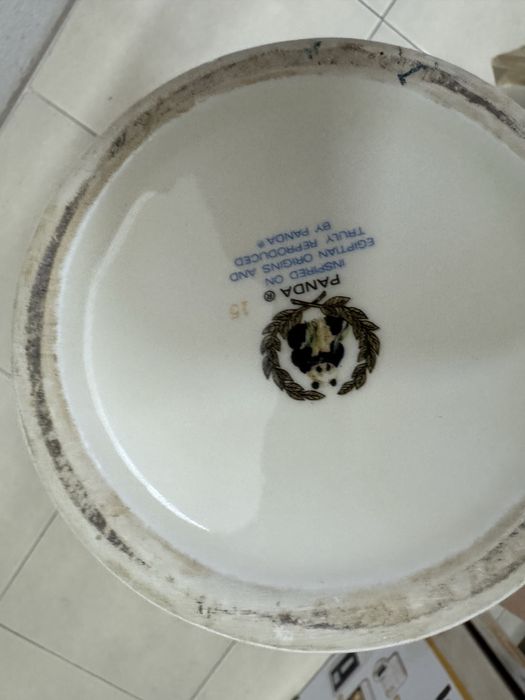 Jarro egípcio em porcelana. Marca panda