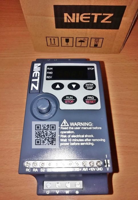 для підключення до 380В частотний перетворювач 220В/2,2кВт частотник