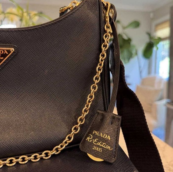 Bolsa de ombro Prada 2005 Reissue em pele Saffiano preta