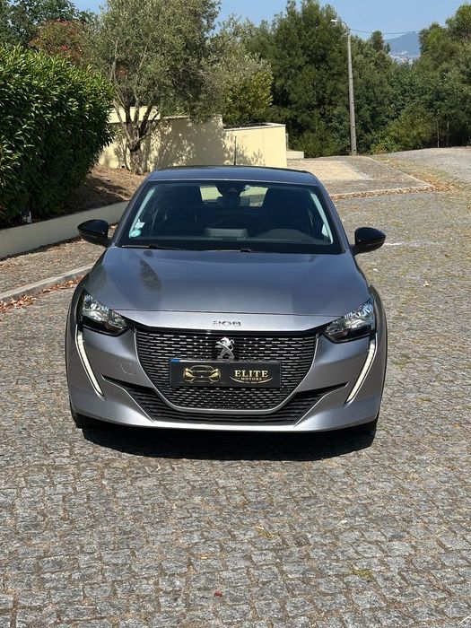 Peugeot e-208