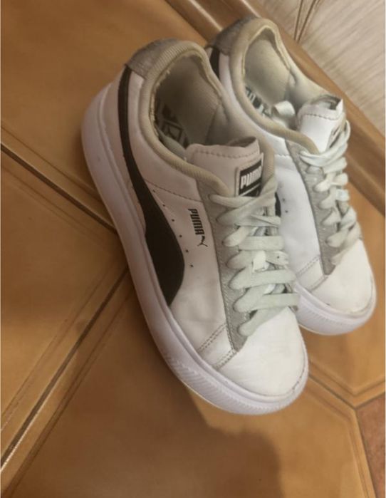 Кросівки Puma.