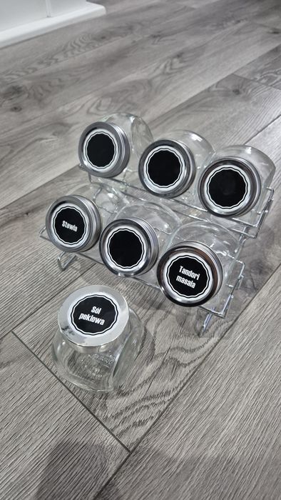 Stojak ze słoiczkami naklejki nowoczesny 7 słoików na przyprawy