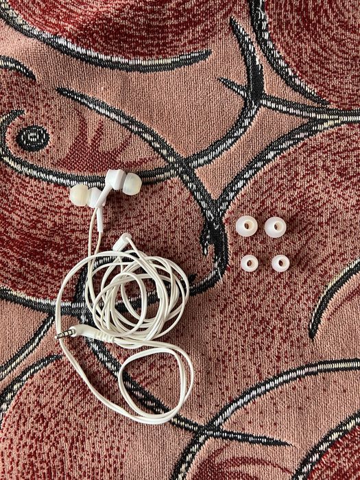 Наушники провідні