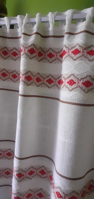 Zaslony krotkie grubsze wzór żakardowy