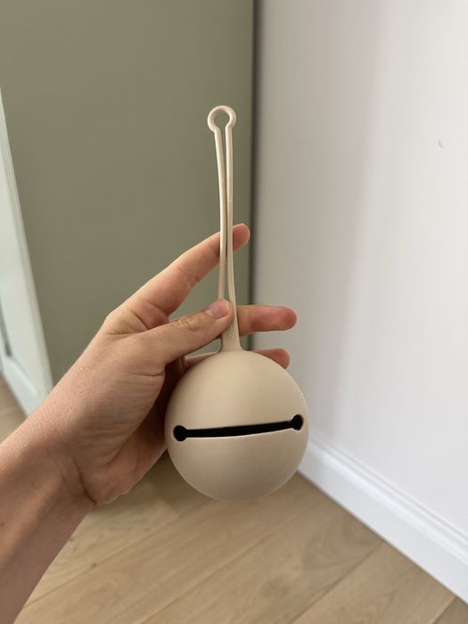 Etui na smoczek Mushie sand