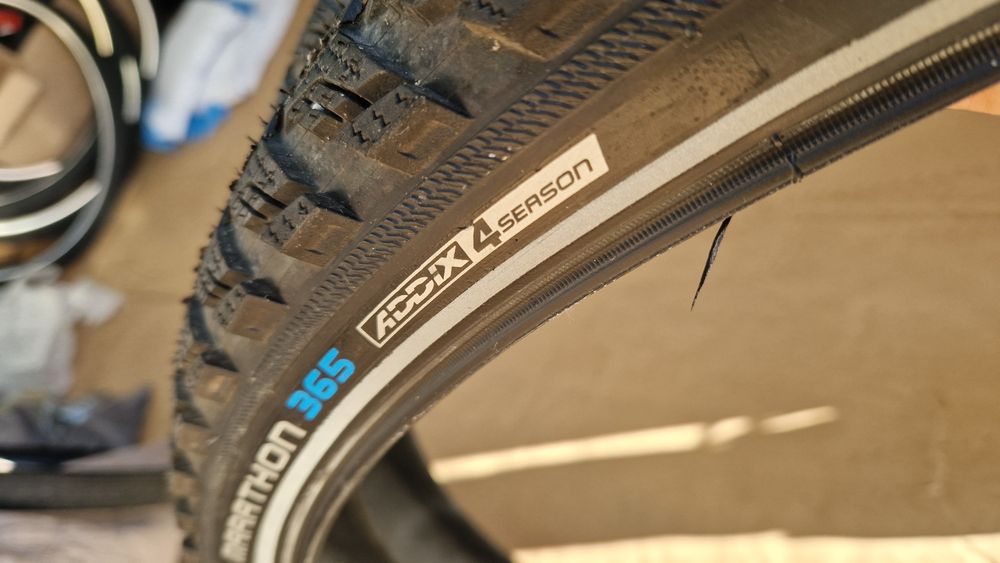 Dwie jak nowe opony Schwalbe Marathon  365 addix 28x2.0 zimowe  ebike