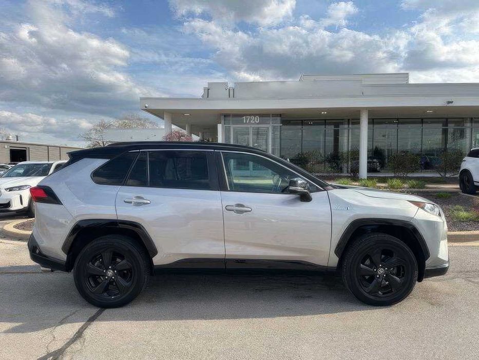 Toyota RAV4 Hybrid XSE      2021
