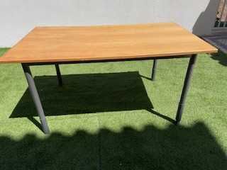 varias secretarias de escritório