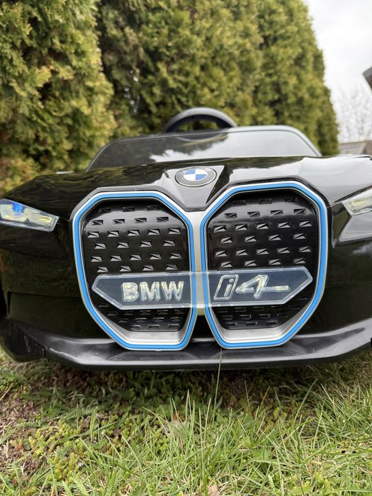 Auto BMW I4 na akumulator