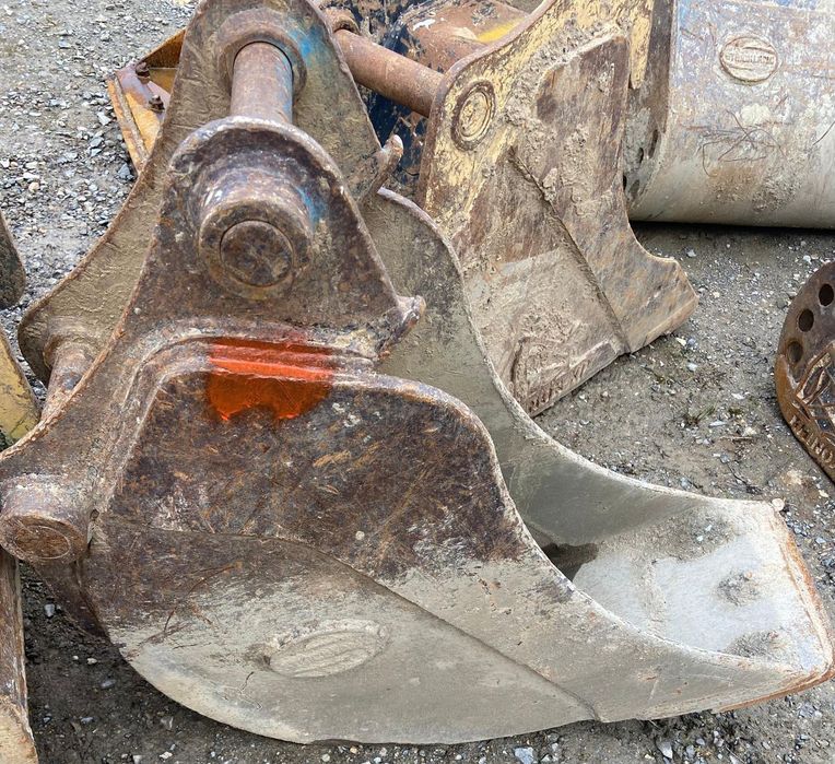 Używana łyżka 30 cm z lemieszem do JCB 3cx4cx, JCB 8065, JCB 8055, JCB 8080, JCB 86C1, JCB 86C1, JCB 65R-1, JCB 55Z-1