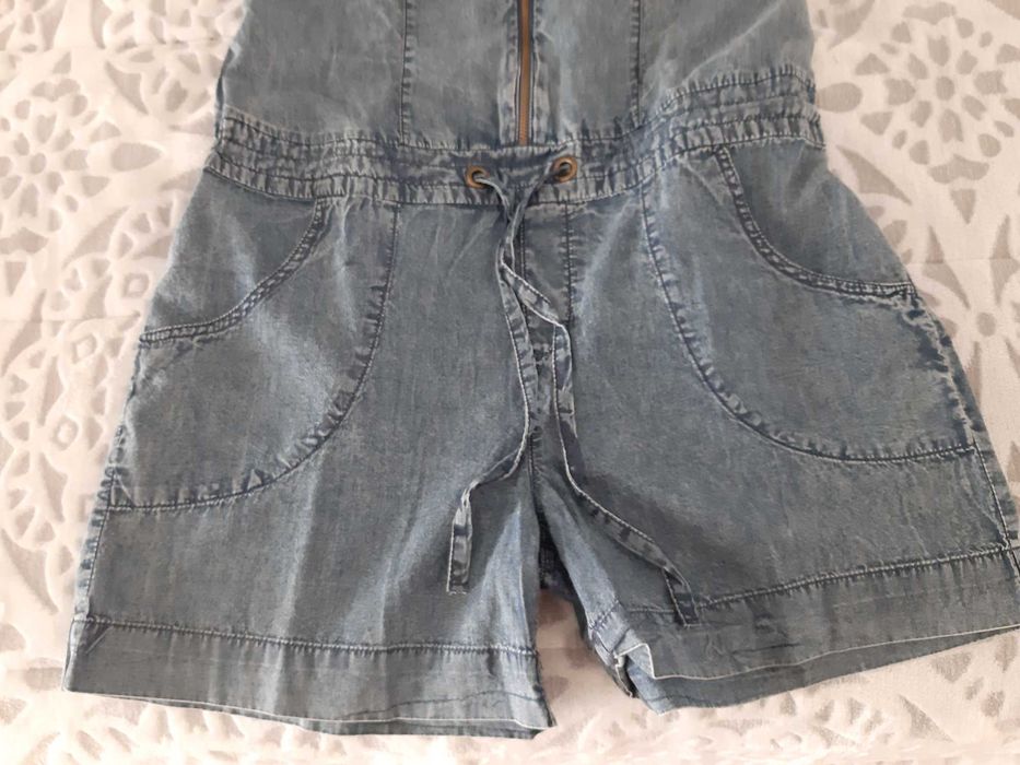 Macacão de ganga de alças e calção