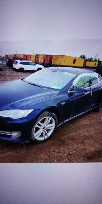 Tesla model S тільки привезена