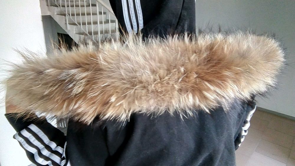 Меховой воротник.