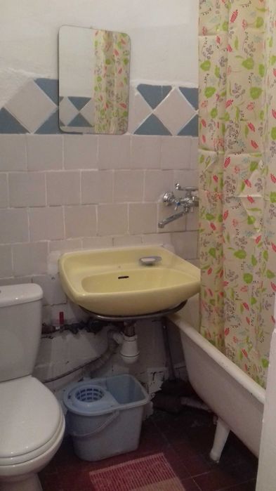 подобово  1-км кв  реальна  власник   вул зелена бл центр