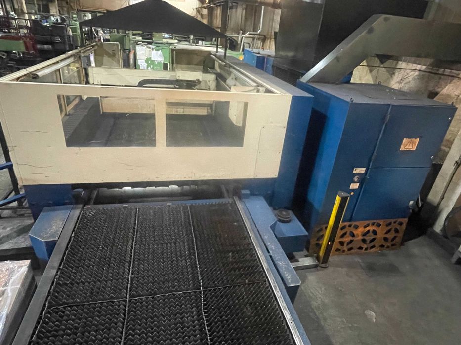 Лазерний верстат з ЧПУ СО2 Trumph L3030