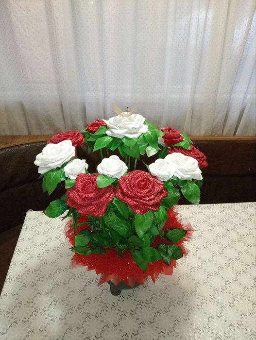 Композиція з атласної стрічки