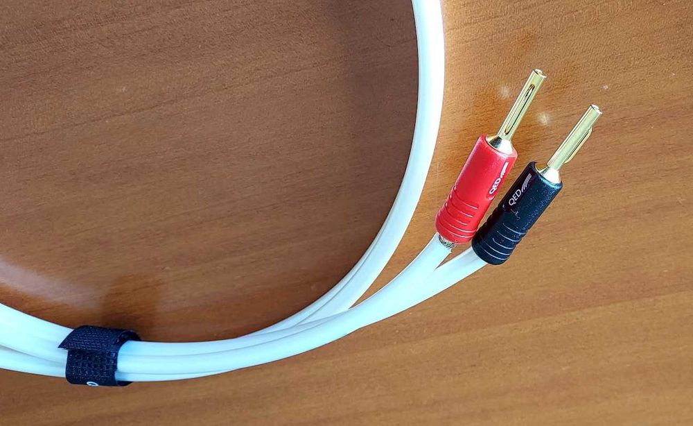QED Reference XT400 1m + 4x Banana QED Screwloc (single cable)