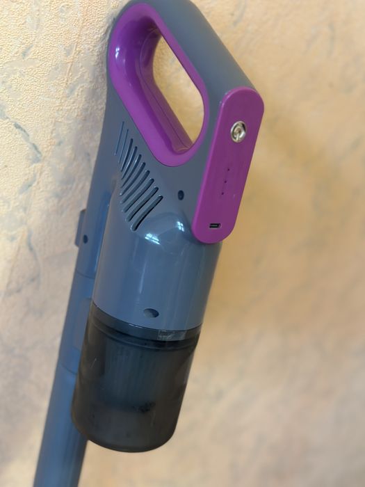 Акамуляторный пылесос