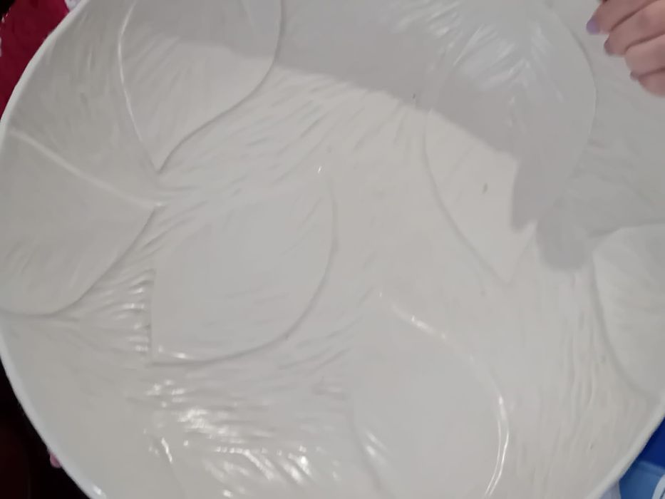 White Ceramic Plate446795062078361602