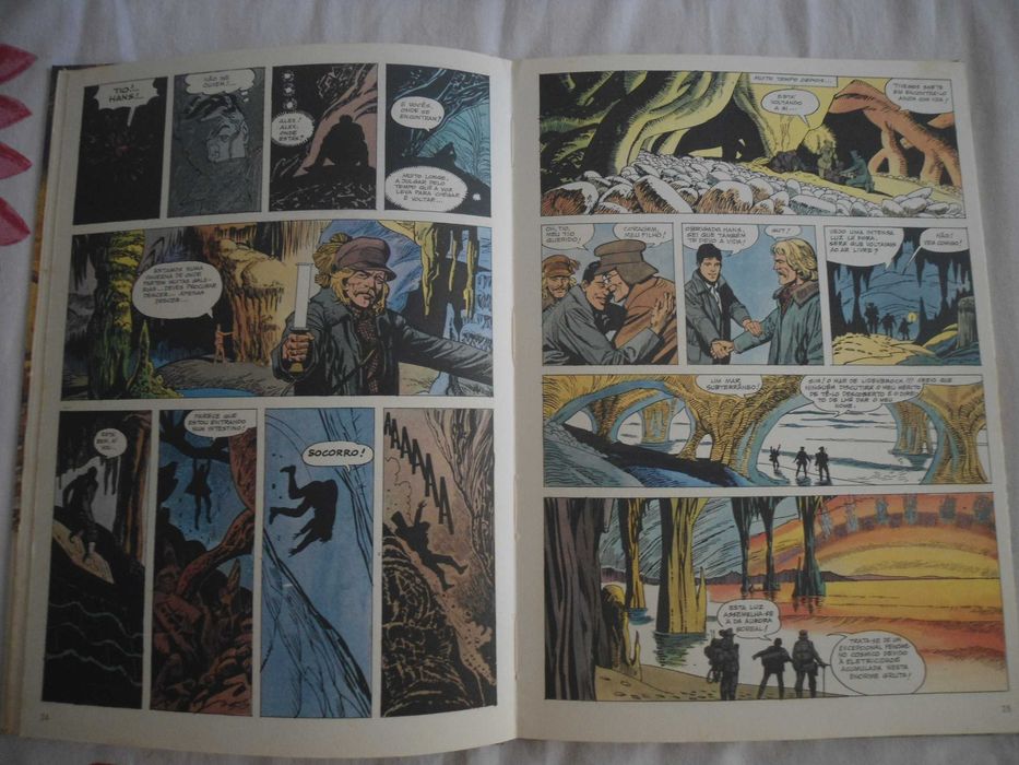 Viagem ao centro da terra por Júlio Verne (BD)