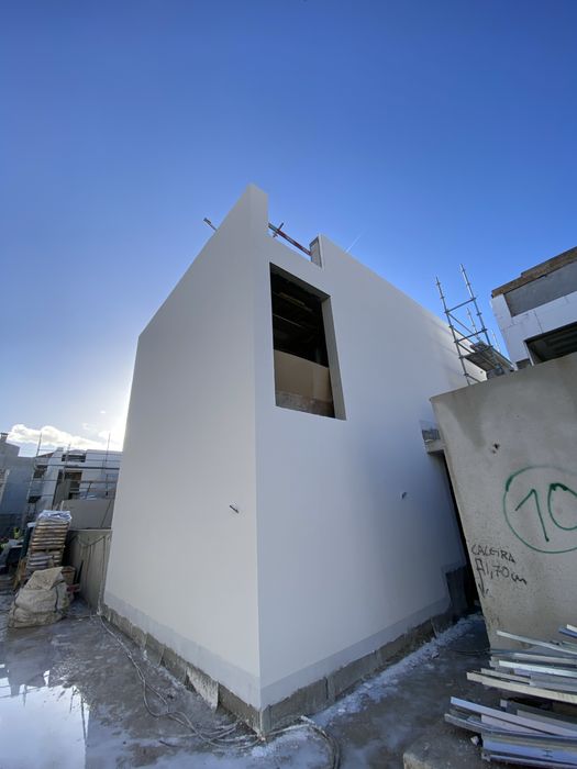 Aplicação de Capoto/Pinturas/Prestações de serviços de serviço