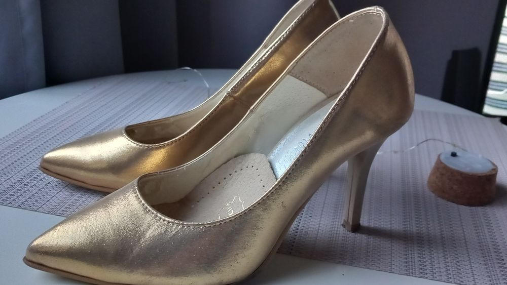 Złote szpilki skóra naturalna. 36,5/37