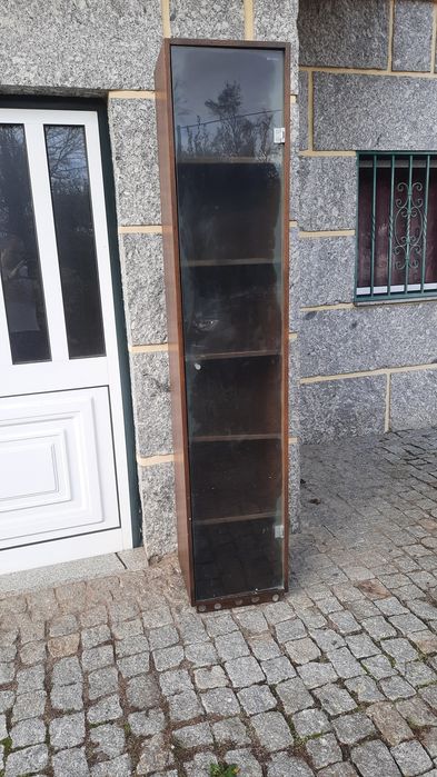 Coluna/Estante com vidro na frente