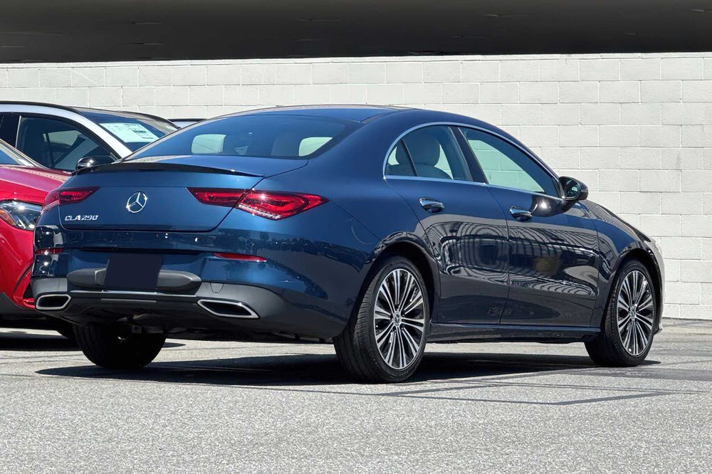 Mercedes-Benz CLA 250      2022