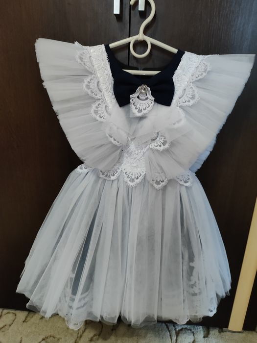 Продам школьную форму платье и фартук