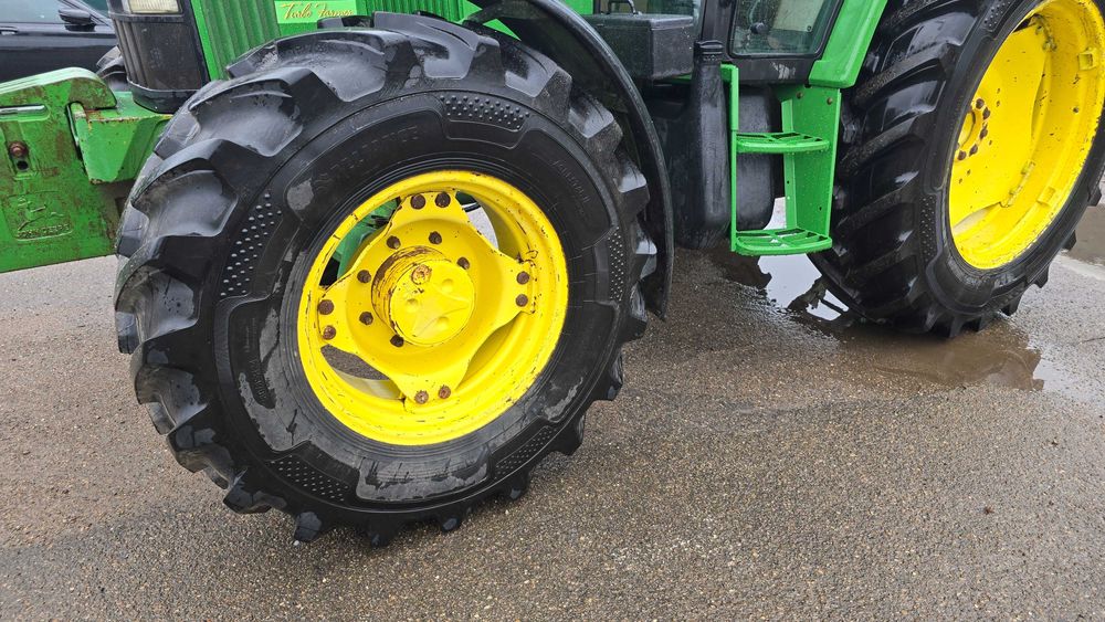 Свіжопривезений трактор Джон дір