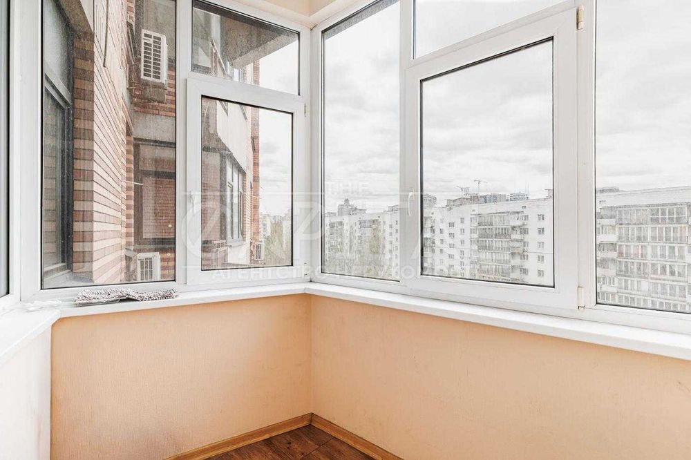 ТЕРМІНОВИЙ ПРОДАЖ квартири на Печерську дві спальні Бульвар Лесі Українки 7б середній поверх купить трехкомнатную квартиру Є ОКРЕМО ПАРКОМІСЦЕ