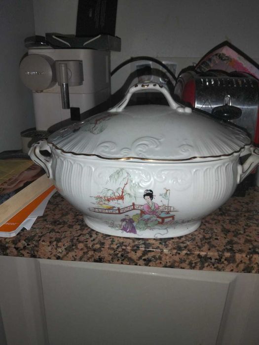 Serviço de loiças Vista Alegre com motivos orienta