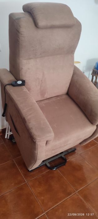 Cadeirão ortopédico reclinável e elevatório