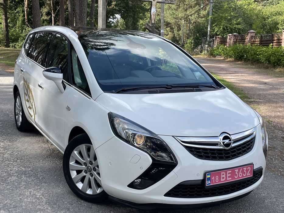 Свіжопригнана Opel Zafira Tourer 2013р.в  1.6 газ/бензин