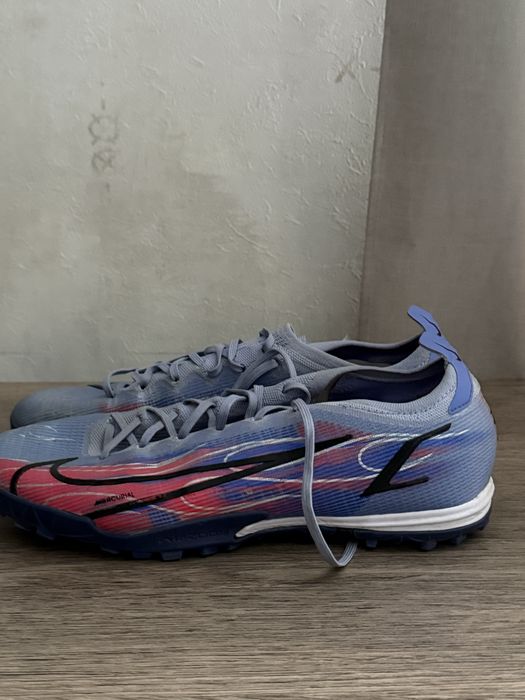 Футбольні  буци та сороконожки