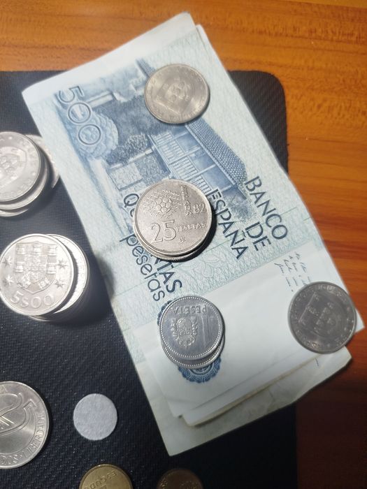 Dinheiro antigo escudos e pesetas