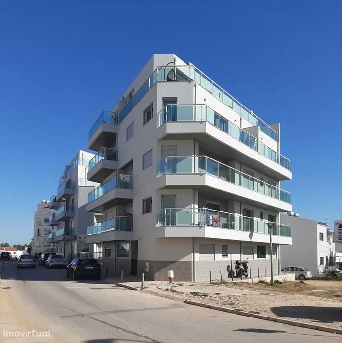 T2 com ar condicionado e WIFI junto à praia