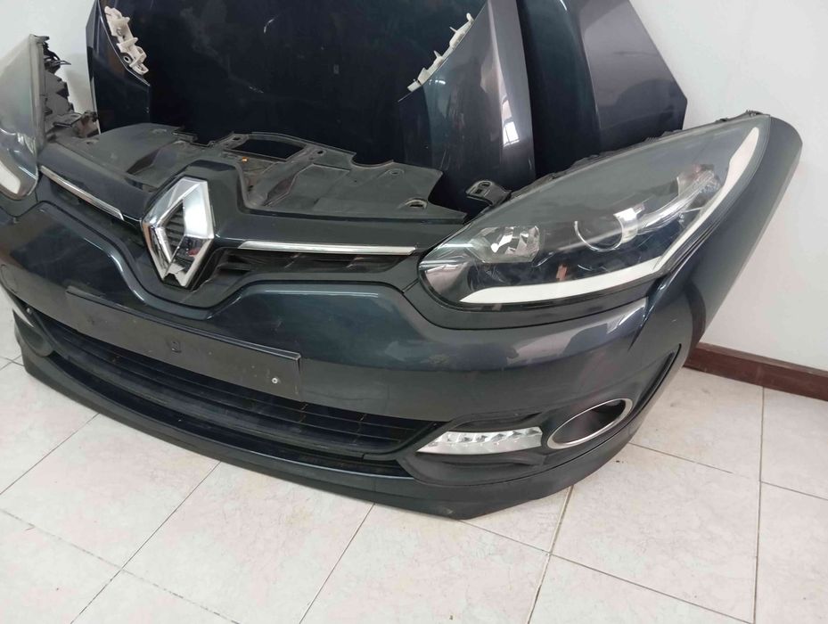 RENAULT MEGANE III Hatchback Van 2015 Frente Completa