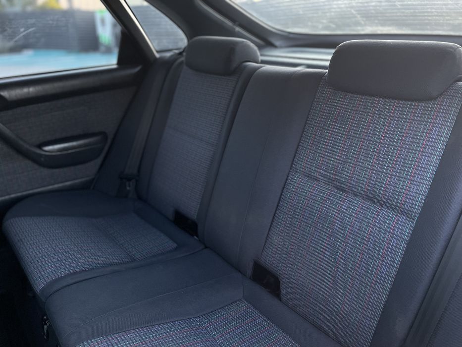 Toyota Carina E 1.6 бензин