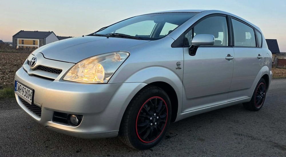 TOYOTA COROLLA VERSO II 2.0 D4D - 2005R - Hak , 5 os. - Nowy rozrząd