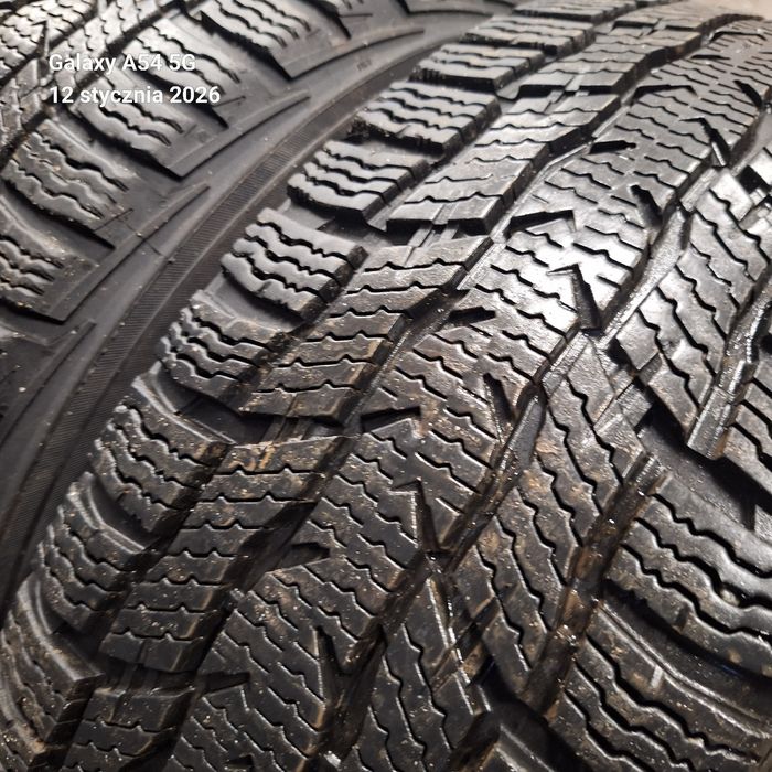 215/60R16C Nokian Cr3