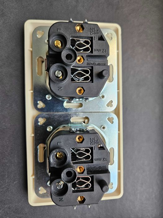 Furutech FP-SWS-D Rod, gniazdo ścienne podwójne schucko
