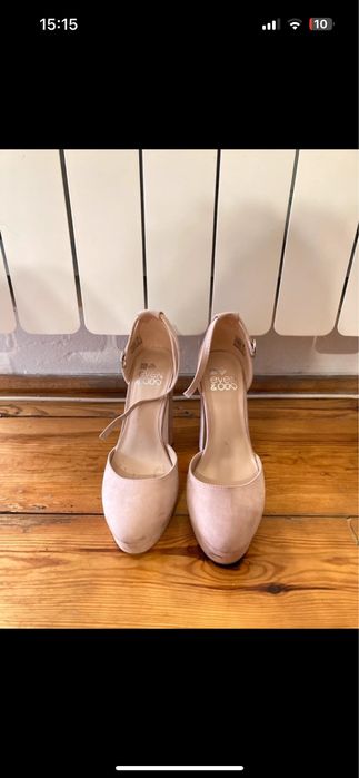 Szpilki na platformie