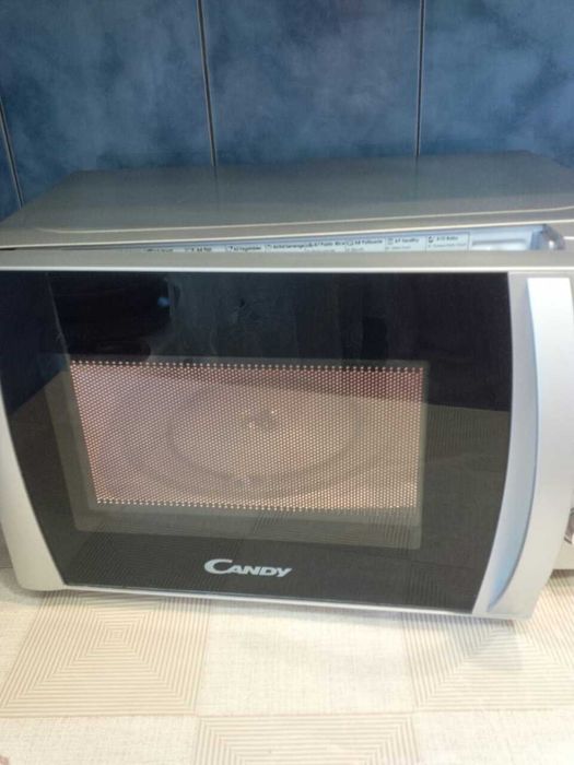 Мікрохвильова пічь (Нова в кобці)