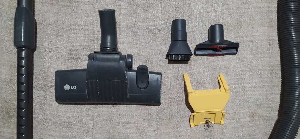 Пылесос "LG fvd 3060 1600w"