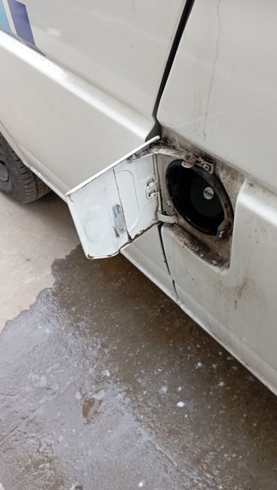 VW T4 transporter klapka wlewu paliwa