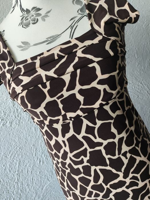 Wyszczuplająca sukienka koktajlowa 40 M elastyczna panterka