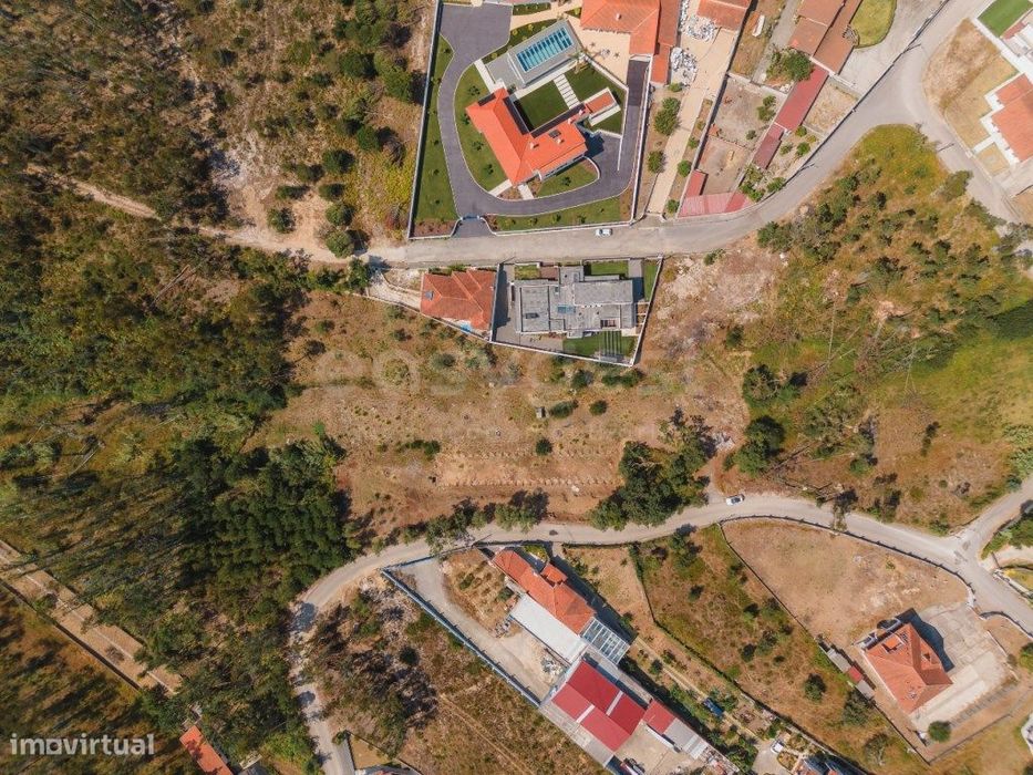 Land Plot of 6,600 m² in Barosa, Leiria – PDM Grade II with 3,960 m² Gross Construction Area (GCA)